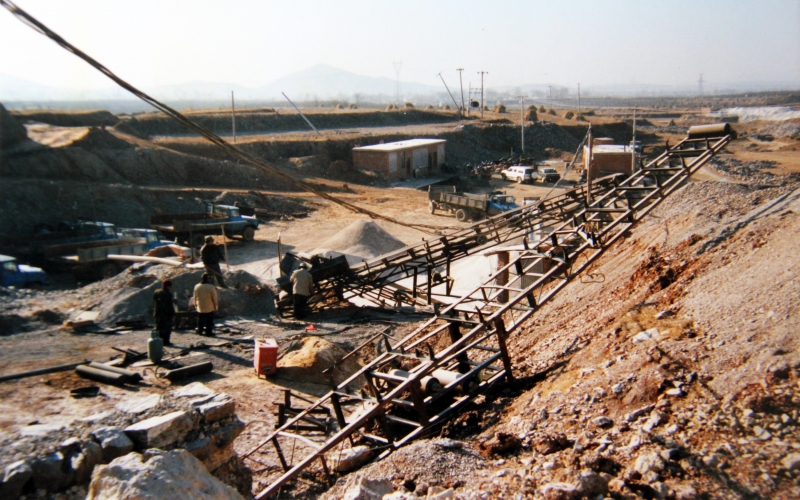 1994年，設(shè)立順達(dá)冶金原料廠走上實(shí)業(yè)報(bào)國(guó)之路