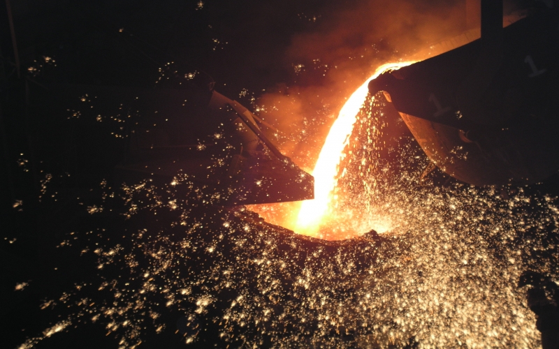 2004年，自建轉(zhuǎn)爐生產(chǎn)鋼水，成為實(shí)現(xiàn)鋼鐵全產(chǎn)業(yè)鏈條開(kāi)閘源頭