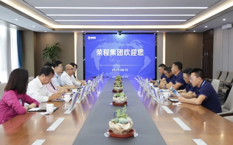 新疆生產(chǎn)建設(shè)兵團(tuán)第十四師昆玉市黨委常委、副師長王鑫到訪榮程集團(tuán)