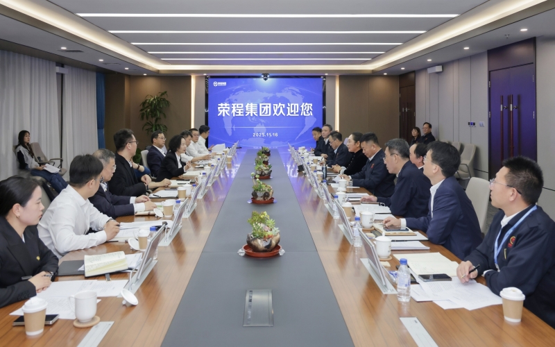 榮程集團董事會主席張榮華與中國能建北方區(qū)域總部黨委書記、總經(jīng)理邢巧英座談交流