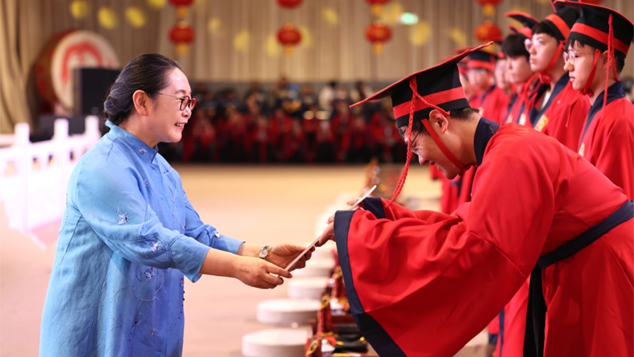 金秋揚(yáng)帆，逐夢(mèng)遠(yuǎn)航！榮程學(xué)子成人禮儀式